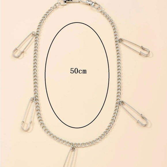 AWESOME SAFETY PIN CHAIN!! CAN BE WORN MANY WAYS EVEN AS NECKLACE OR ACCESSORY🤩 - Picture 4 of 5